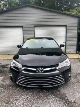 2016 Toyota Camry XLE - Image 2