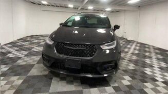 2021 Chrysler Pacifica Touring-L - Image 2
